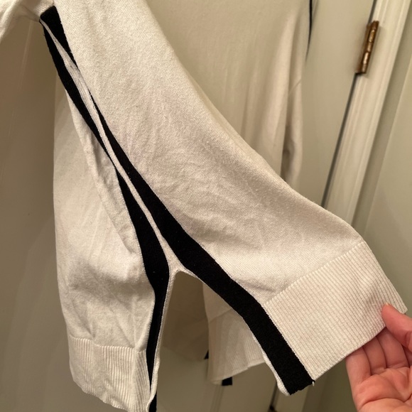 Banana Republic Factory white with black striping oversized slouchy sweater sz S - Picture 5 of 9